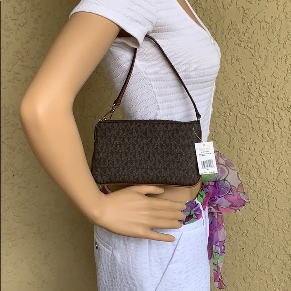 Michael Kors Jet Set Travel Large Top Zip Wristlet - Picture 5 of 16